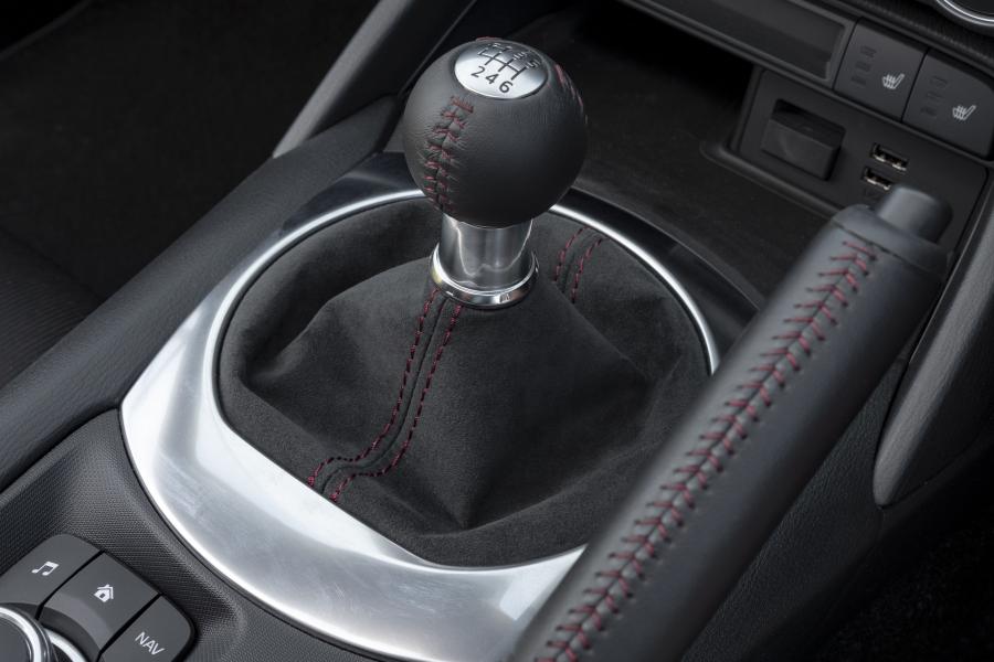Детали интерьера Mazda MX-5 Design Pack (ND) 2019 года  (UK) (фото 20 из 40)